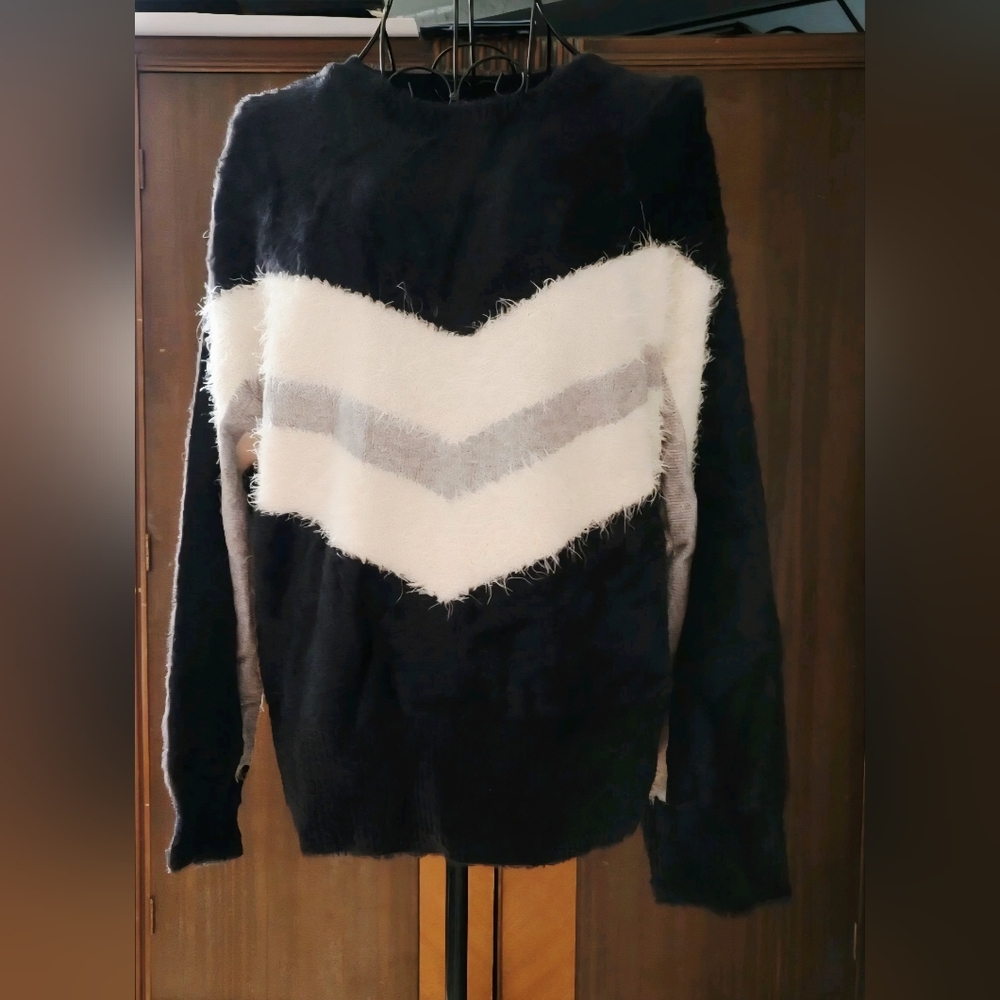 Vince Camuto Black and Cream Chevron Sweater